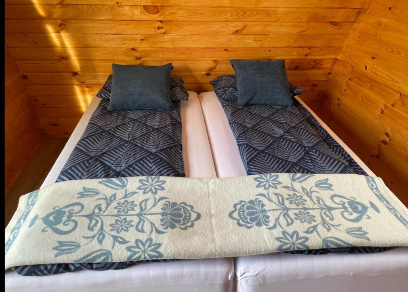 Starlight Camping Pods 霍尔斯沃德吕尔 外观 照片