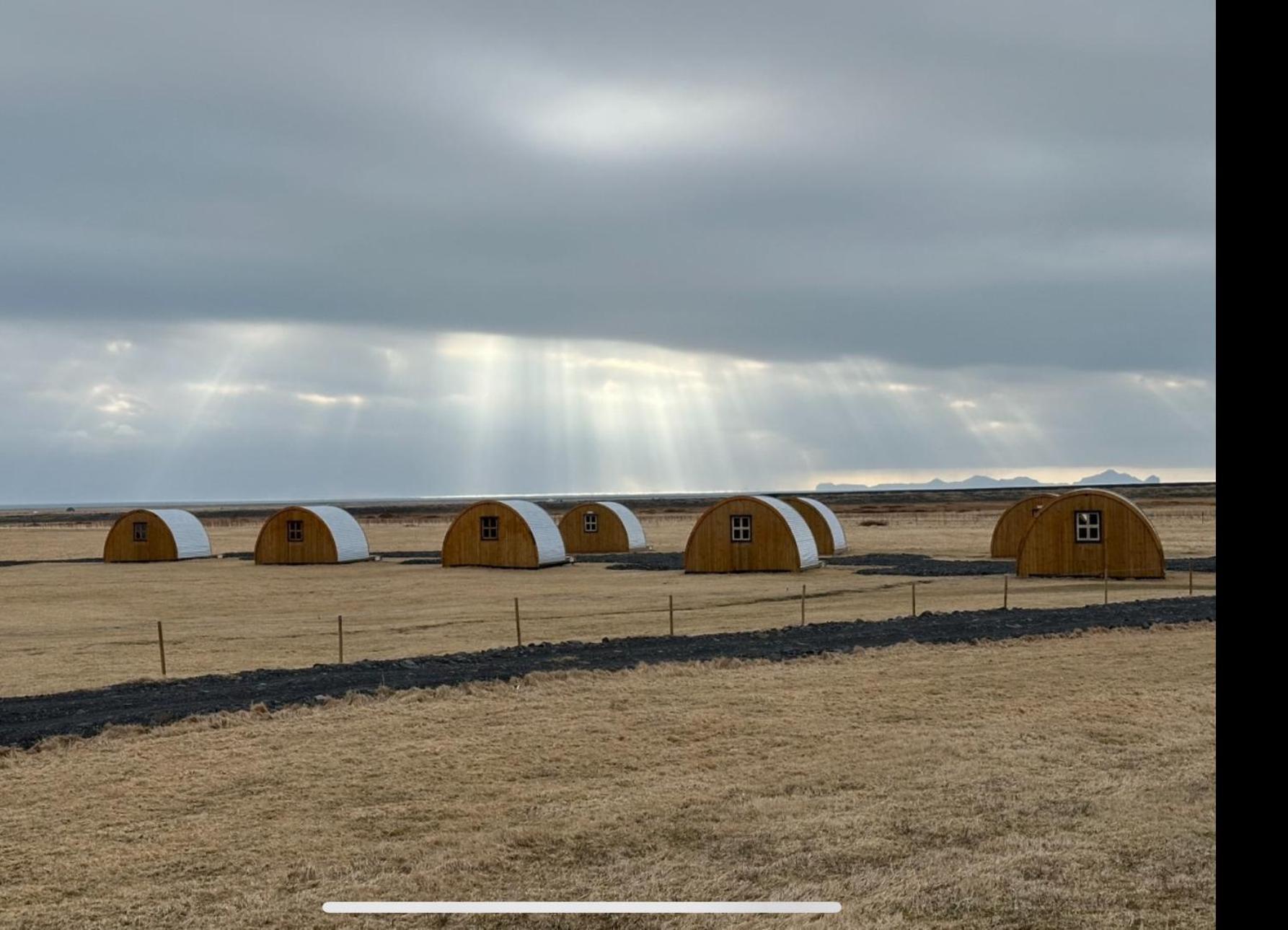 Starlight Camping Pods 霍尔斯沃德吕尔 外观 照片